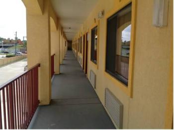 Woodland Inn and Suites